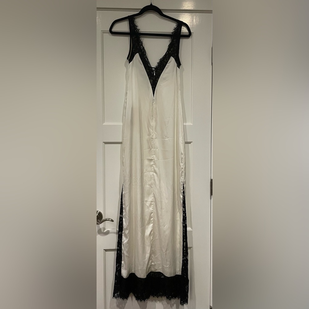 THE NEW ARRIVALS BY ILKYAZ OZEL
Raine Dress - Picture 8 of 9